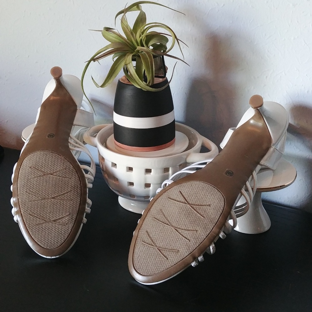 Impo 'Expose' White (low) Sandal/Heels - Picture 2 of 8
